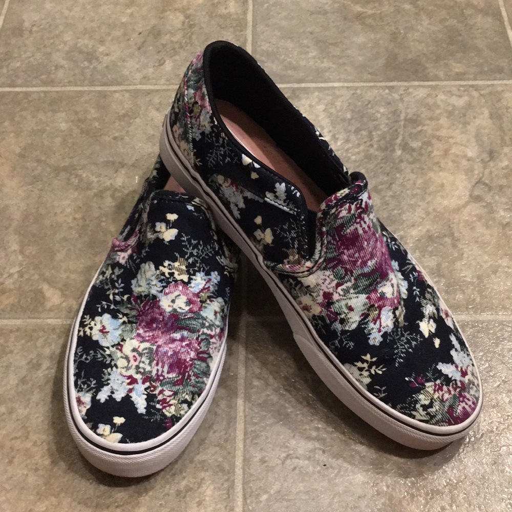 Women’s navy and floral Vans size 8.5